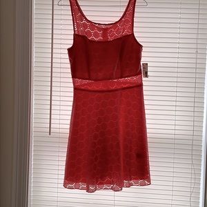 Very nice coral color for summer! Fully lined on the bottom and great quality